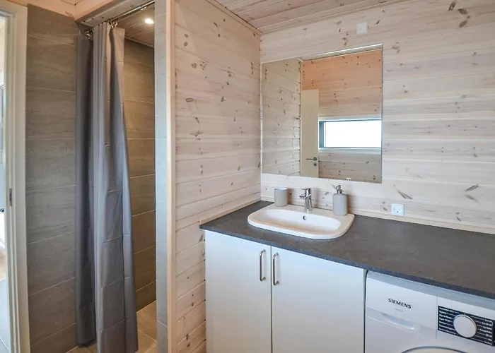 3 Bedroom Lovely In Ferienhaus *